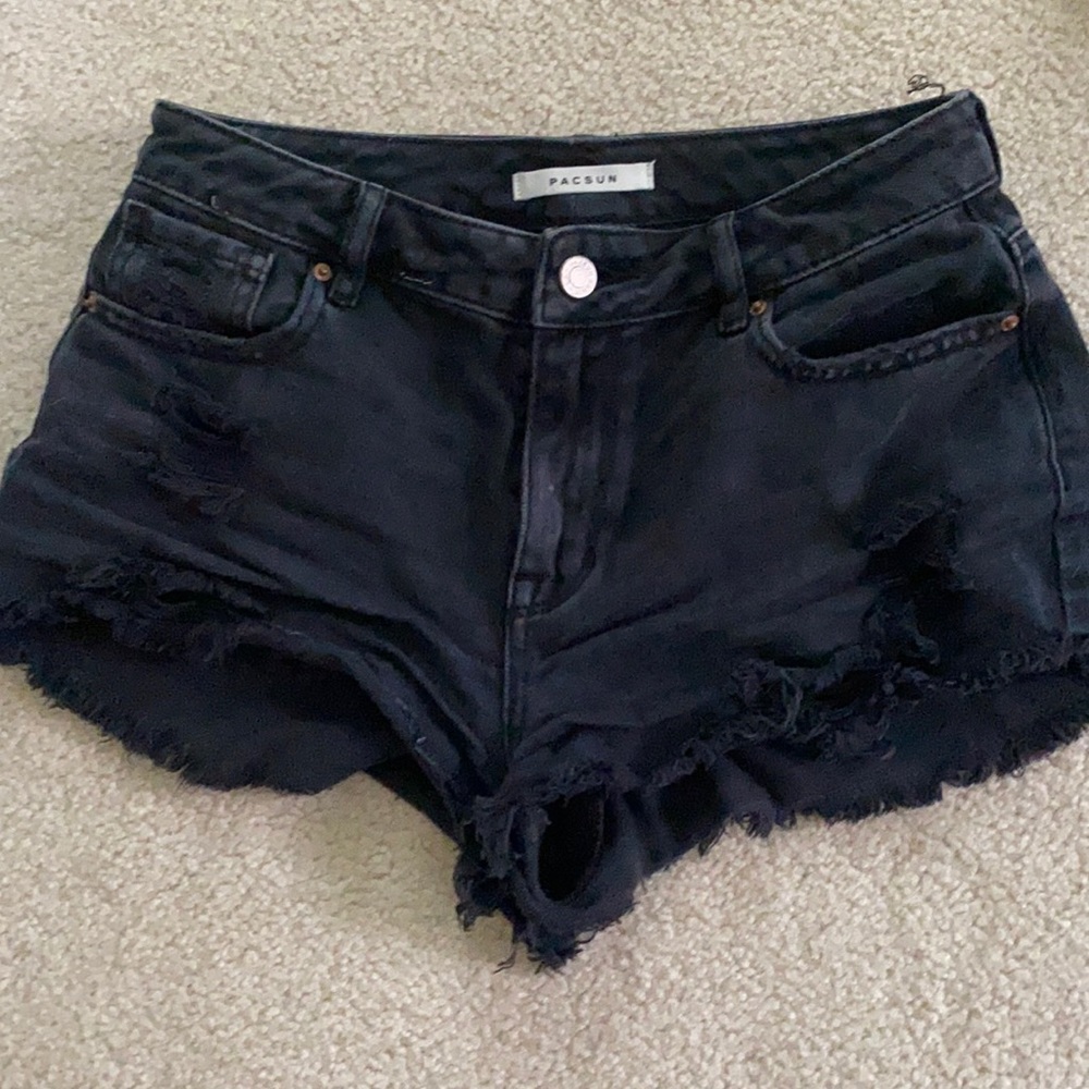 Super cute pacsun black short festival shorts